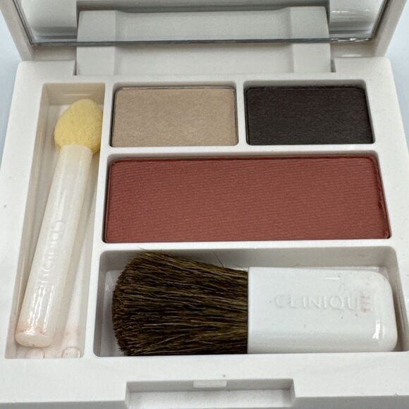 Clinique Eye Shadow+ Blush Palette 06 Neutral Territory & Fig Brush & App Makeup - Picture 2 of 4